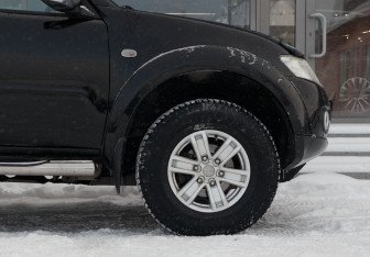 Подержанный автомобиль Mitsubishi Pajero Sport 2010 года (9 фото)