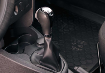 Подержанный автомобиль Renault Sandero 2016 года (14 фото)