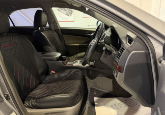 Подержанный автомобиль Toyota Mark X 2010 года (8 фото)
