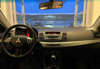 Подержанный автомобиль Mitsubishi Lancer Sedan 2008 года (9 фото)