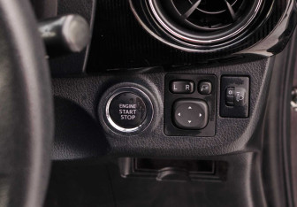 Подержанный автомобиль Toyota Vitz 2018 года (14 фото)