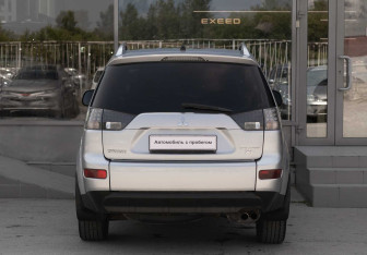 Подержанный автомобиль Mitsubishi Outlander 2008 года (6 фото)