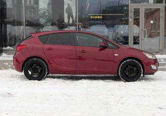 Подержанный автомобиль Opel Astra Hatchback 2011 года (4 фото)