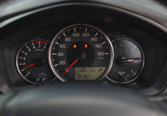Подержанный автомобиль Toyota Corolla Wagon 2015 года (13 фото)