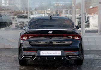 Подержанный автомобиль Kia K5 2021 года (6 фото)