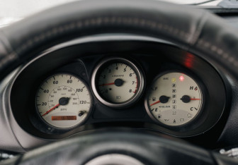 Подержанный автомобиль Toyota RAV4 2003 года (12 фото)