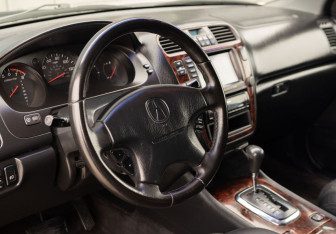 Подержанный автомобиль Acura MDX 2001 года (11 фото)