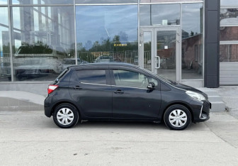 Подержанный автомобиль Toyota Vitz 2017 года (4 фото)