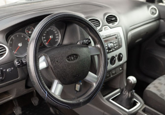 Подержанный автомобиль Ford Focus Sedan 2007 года (11 фото)