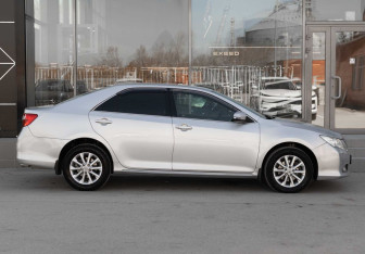 Подержанный автомобиль Toyota Camry Sedan 2012 года (4 фото)