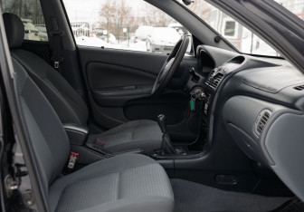 Подержанный автомобиль Nissan Almera Sedan 2006 года (17 фото)