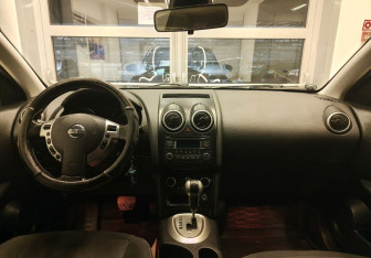 Подержанный автомобиль Nissan Qashqai 2011 года (11 фото)