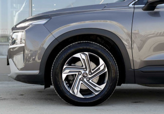 Подержанный автомобиль Hyundai Santa Fe 2021 года (9 фото)