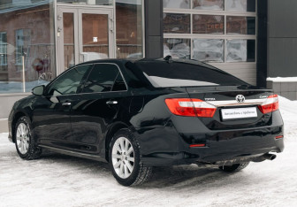 Подержанный автомобиль Toyota Camry Sedan 2013 года (7 фото)