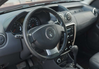 Подержанный автомобиль Renault Duster 2014 года (11 фото)