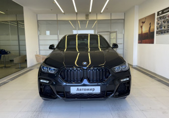 Подержанный автомобиль BMW X6 2021 года (2 фото)