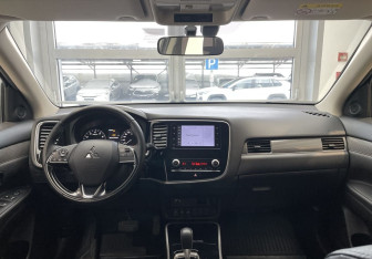 Подержанный автомобиль Mitsubishi Outlander 2021 года (12 фото)