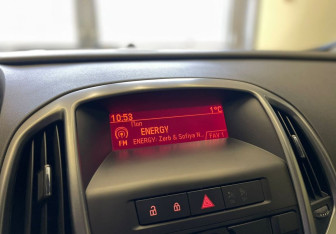 Подержанный автомобиль Opel Astra Hatchback 2014 года (19 фото)