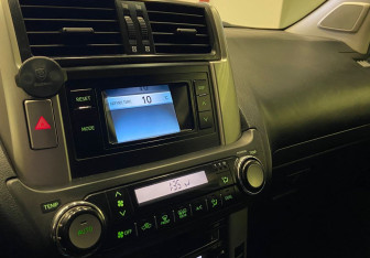 Подержанный автомобиль Toyota Land Cruiser Prado 2010 года (12 фото)