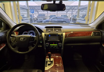 Подержанный автомобиль Toyota Camry Sedan 2013 года (8 фото)