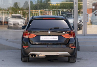 Подержанный автомобиль BMW X1 2013 года (6 фото)