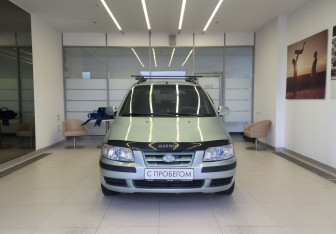 Подержанный автомобиль Hyundai Matrix 2004 года (2 фото)