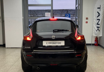 Подержанный автомобиль Nissan Juke 2012 года (6 фото)