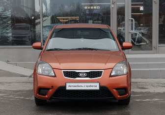 Подержанный автомобиль Kia Rio Hatchback 2009 года (2 фото)