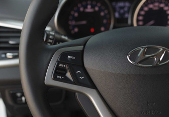 Подержанный автомобиль Hyundai Veloster 2012 года (12 фото)