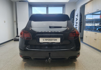 Подержанный автомобиль Porsche Cayenne 2012 года (5 фото)