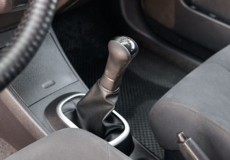 Подержанный автомобиль Nissan Tiida Hatchback 2007 года (14 фото)