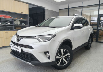 Подержанный автомобиль Toyota RAV4 2018 года (1 фото)