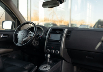 Подержанный автомобиль Nissan X-Trail 2011 года (10 фото)