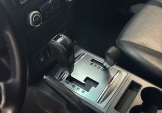 Подержанный автомобиль Mitsubishi Pajero 2011 года (14 фото)