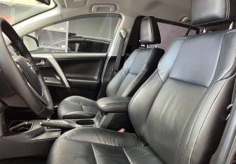 Подержанный автомобиль Toyota RAV4 2017 года (8 фото)