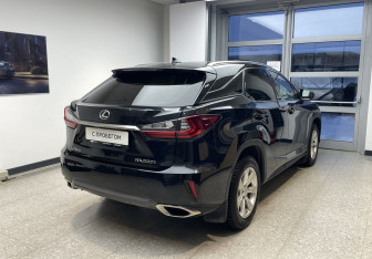 Подержанный автомобиль Lexus RX 2017 года (5 фото)
