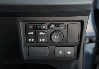 Подержанный автомобиль Honda Freed 2011 года (17 фото)