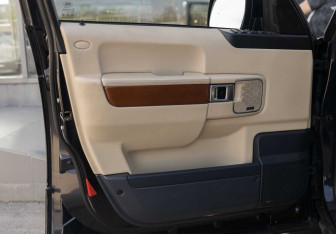 Подержанный автомобиль Land Rover Range Rover 2009 года (18 фото)