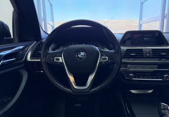 Подержанный автомобиль BMW X3 2019 года (17 фото)