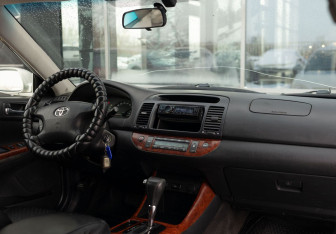 Подержанный автомобиль Toyota Camry Sedan 2003 года (10 фото)