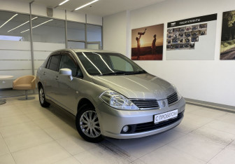 Подержанный автомобиль Nissan Tiida Sedan 2006 года (3 фото)