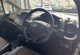 Подержанный автомобиль Honda Fit Shuttle 2012 года (7 фото)