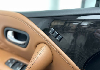 Подержанный автомобиль Infiniti QX80 2021 года (30 фото)