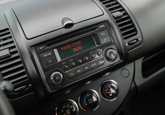 Подержанный автомобиль Nissan Note 2013 года (14 фото)