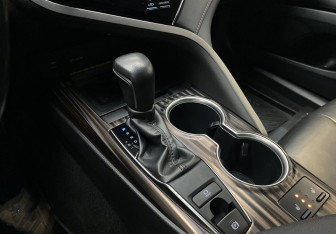 Подержанный автомобиль Toyota Camry Sedan 2019 года (15 фото)