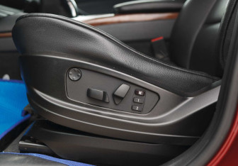Подержанный автомобиль BMW X6 2011 года (17 фото)