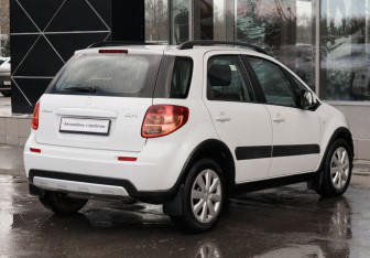 Подержанный автомобиль Suzuki SX4 Sedan 2013 года (5 фото)