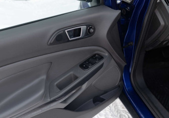 Подержанный автомобиль Ford EcoSport 2015 года (17 фото)