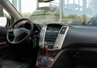 Подержанный автомобиль Lexus RX 2007 года (10 фото)