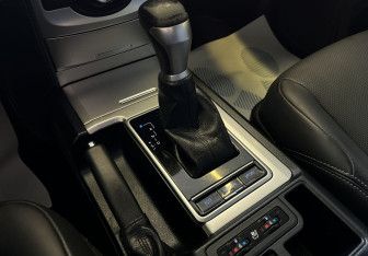 Подержанный автомобиль Toyota Land Cruiser Prado 2019 года (12 фото)